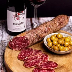 Salchichón Ibérico de Bellota (500gr) y Vino tinto Encanto Roble